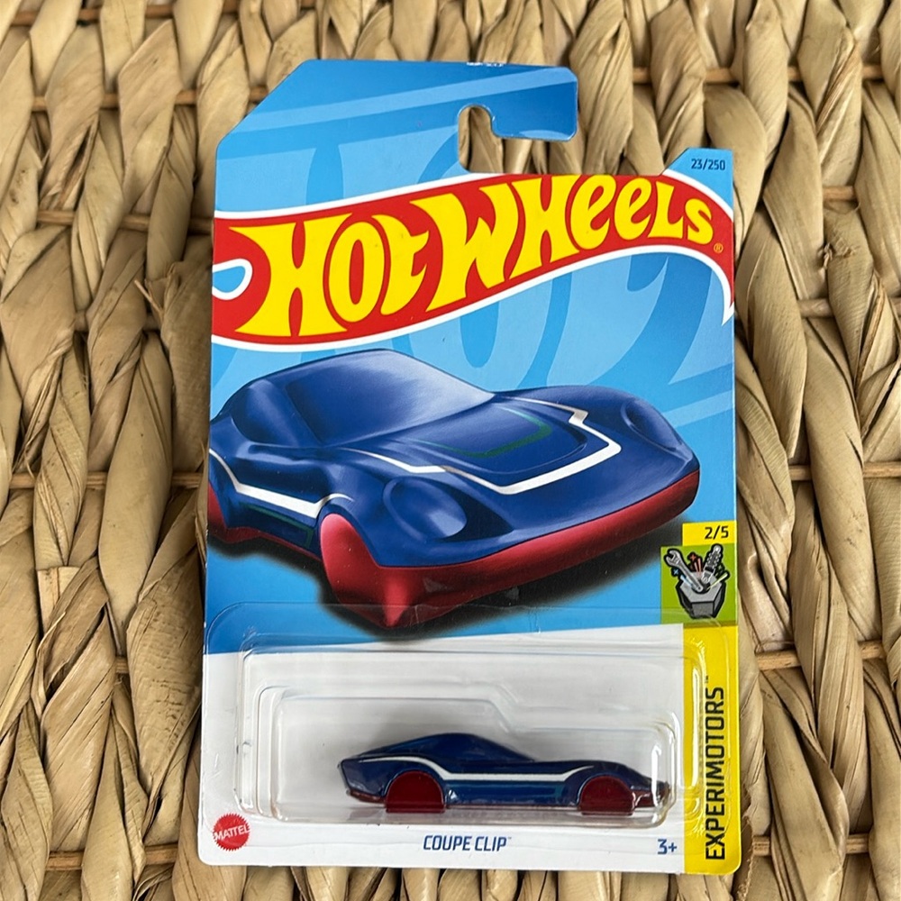Key Chain Hot Wheels Car Blue Coupe Clip Keychain Fob Hotwheels 🆕 HotWheels